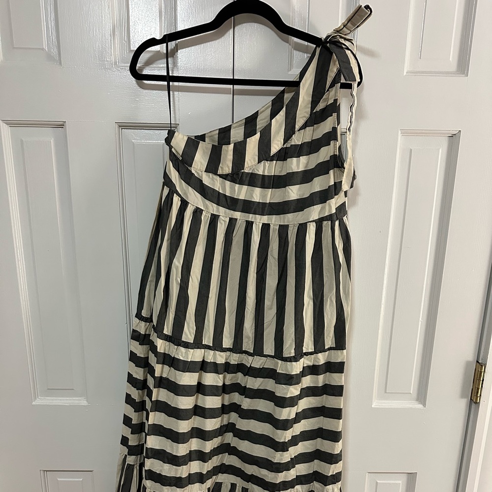 💕4 for $12 Sale!💕 Who What Wear Striped One Shoulder Dress - Picture 3 of 4
